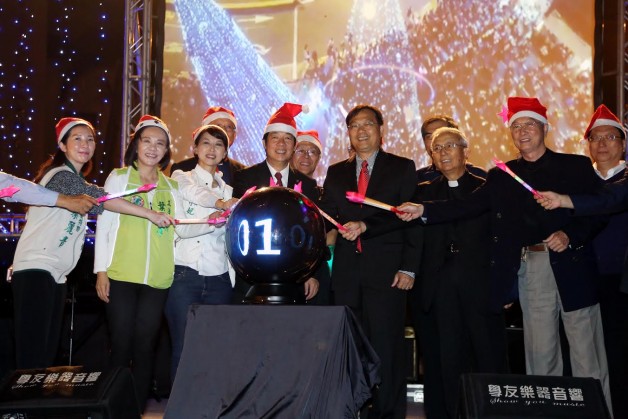▲ 臺南銀河聖誕燈節　15公尺聖誕樹有看頭。(圖／南部新聞中心)