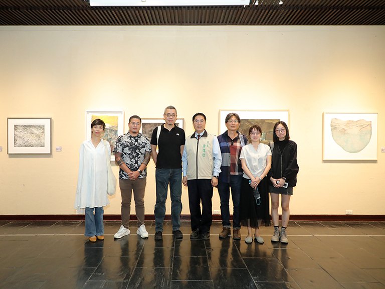 台南文化中心版畫及瓷繪展出　黃偉哲邀賞多媒材精采作