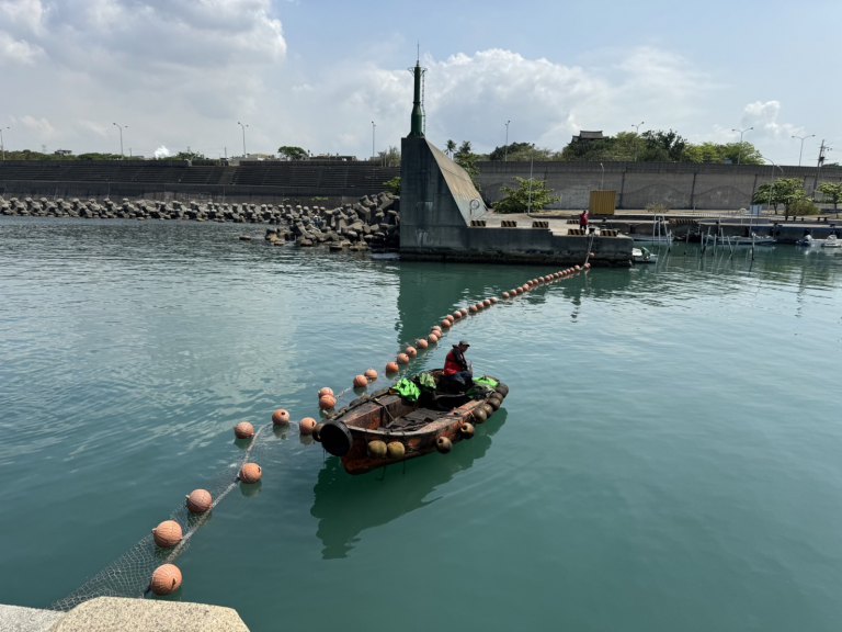 高市海洋局辦漂流木攔木網演練　維護漁港漁船進出港安全