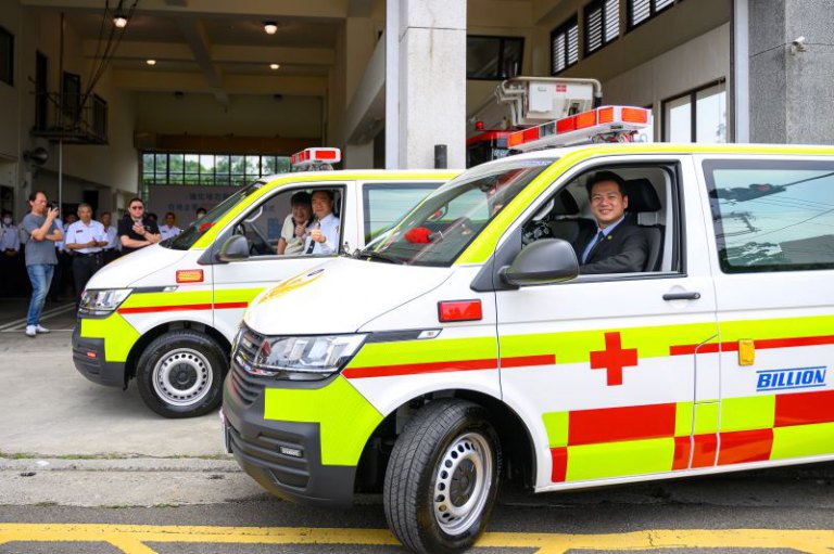 在地企業聯合捐贈2輛救護車　邱臣遠副市長：公私協力強化竹市香山救護量能
