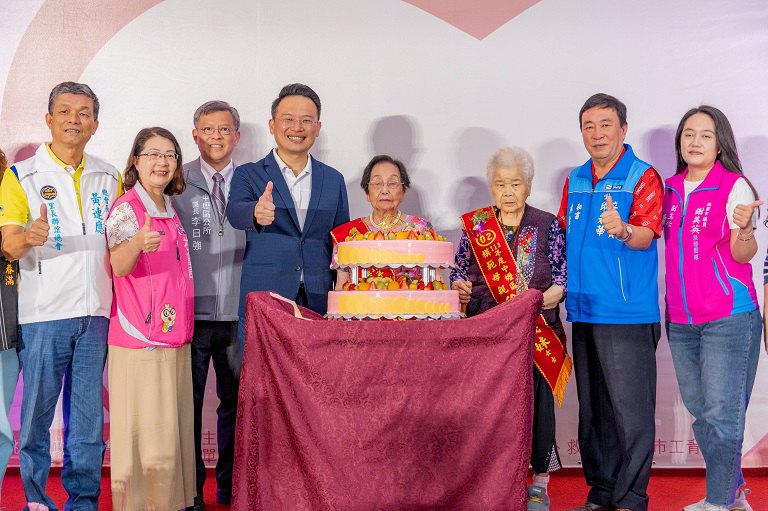 中壢區公所慶祝母親節　78位模範母親獲蘇俊賓副市長表揚
