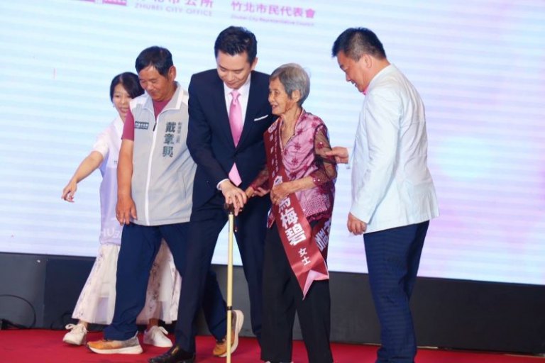 竹北表揚41位模範母親　鄭朝方宣布提名改制新增身障團體薦舉
