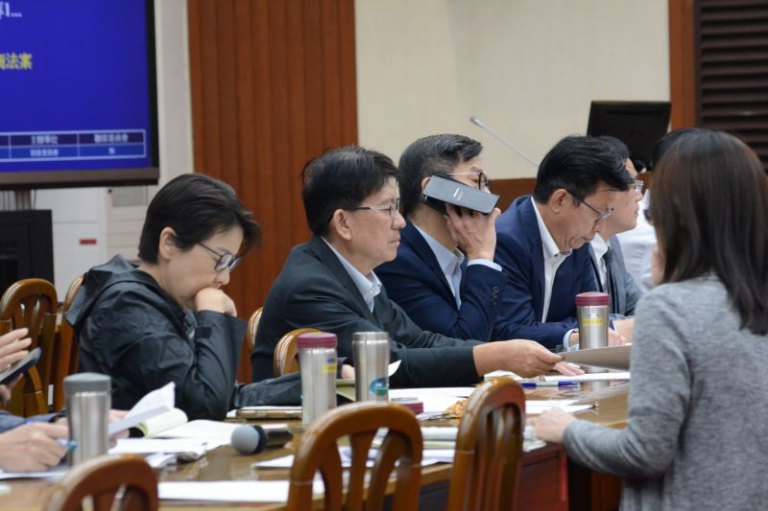 林思銘盼兼顧財委會與辯論會　惋惜分身乏術、優先守住所得稅法修正 罷團法定領銜人疑與罷團鬧不合退出運作 更凸顯不具備任何正當性
