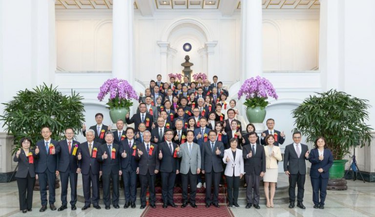 竹市中油油庫重劃奪國家建築金質獎「全國首獎」　 邱臣遠代理市長代表市府獲總統接見