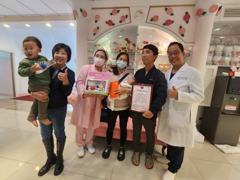 低生育率下彰化溪州鄉夫婦喜迎第六胎 鄉長親送生育津貼及祝賀紅包 低生育率下彰化溪州鄉夫婦喜迎第六胎 鄉長親送生育津貼及祝賀紅包