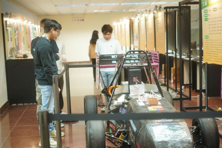 開箱未來科技！　陽明交大ICT創創工坊智慧脈絡、虛擬藝境、飛航生命三大展區點亮未來行動力