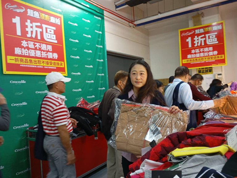 鱷魚原廠廠拍台中場開跑~ 全系列商品下殺1折起引爆搶購潮! 鱷魚原廠廠拍台中場開跑~ 全系列商品下殺1折起引爆搶購潮!