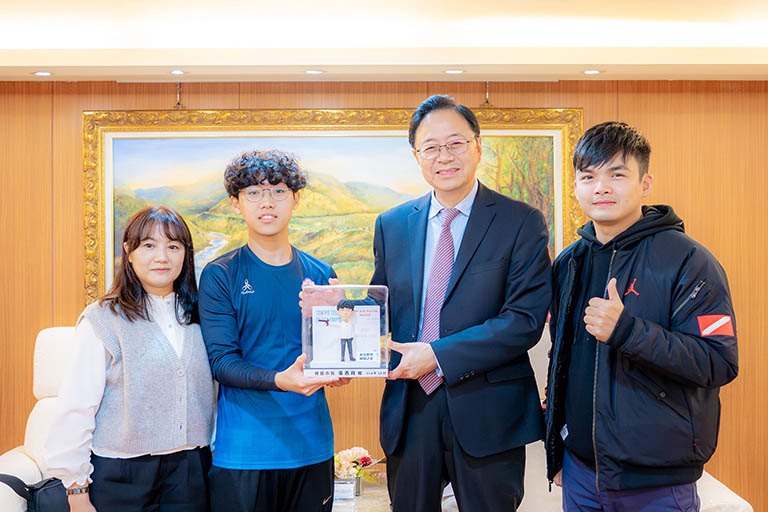 張市長接見達福林匹克運動會射擊銀牌選手許明睿　肯定為國爭光展現桃園體育實力