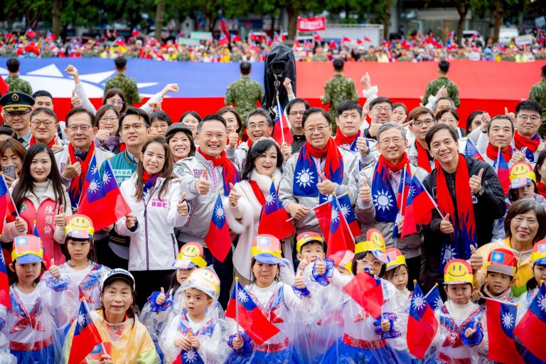 桃市元旦升旗典禮拋勝利彩帶　張市長：共同為中華民國打拚