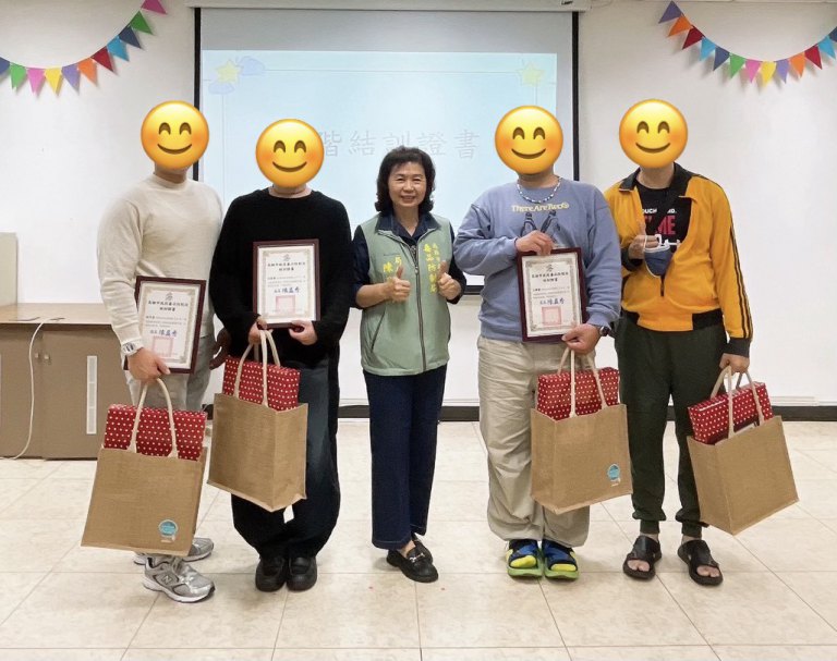 點亮復元新希望 高市毒防局7名藥癮者完成培訓投入反毒宣導 點亮復元新希望 高市毒防局7名藥癮者完成培訓投入反毒宣導