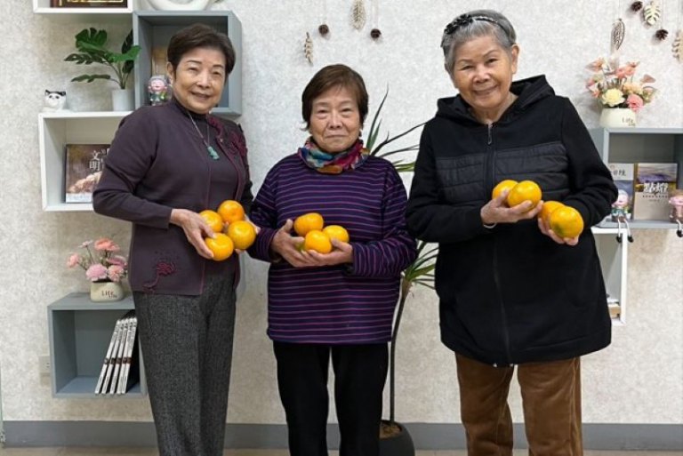 總統府贈茂谷柑　新竹榮家飄橘香