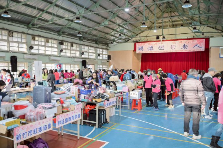 竹市社區婦女協會攜手善心團體 歲末送愛予獨居老人與弱勢家庭 竹市社區婦女協會攜手善心團體 歲末送愛予獨居老人與弱勢家庭
