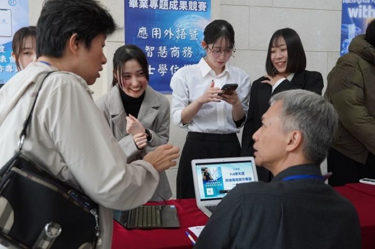 中華大學國智學院畢業專題競賽　首獎作品跨域整合創意佳