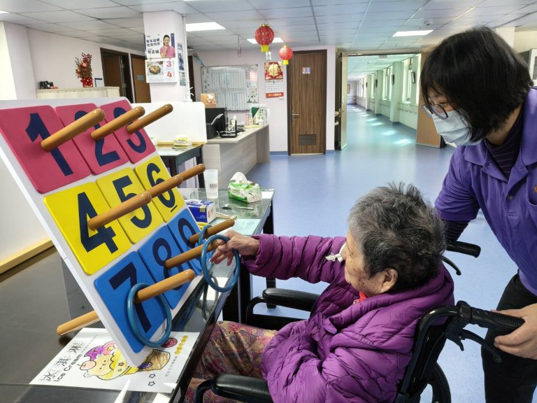 彰化榮家雅園區爺奶動腦動身樂競賽　團隊同心展活力防退化