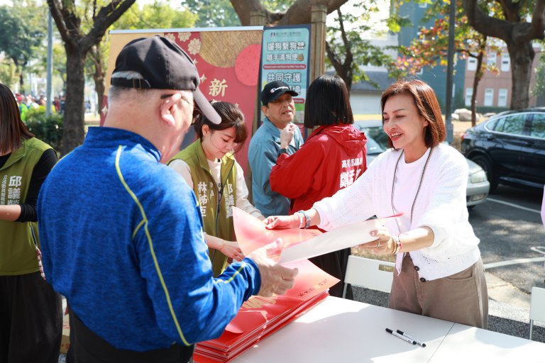 立法委員邱議瑩發送「台灣尚勇」新版春聯　祝福大家