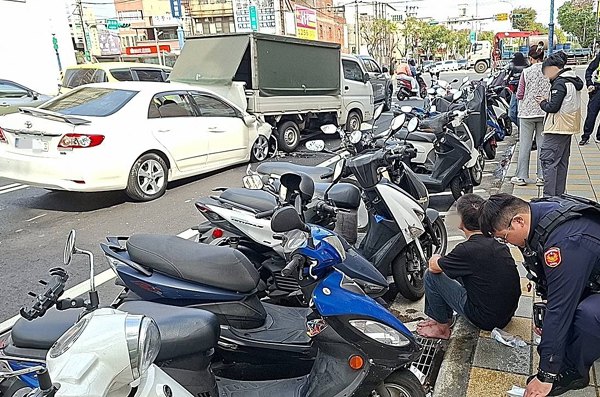 中壢男子毒駕肇事想逃　被兩車主攔下交給警方