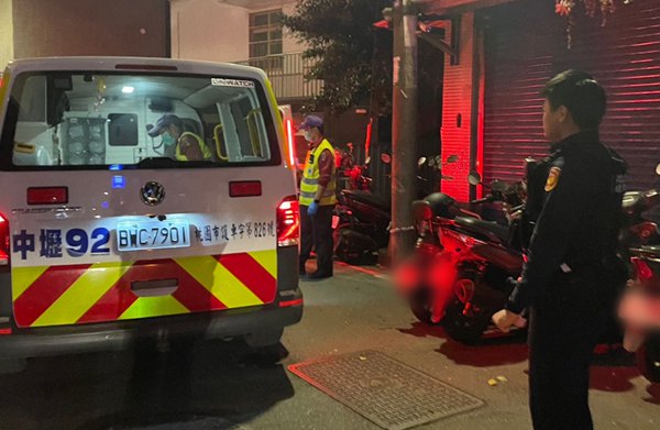 老人倒臥住處多日險出意外　警方即時趕到破門救老翁