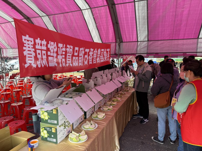 「棗到幸福、芭健康送給你」　燕巢芭棗王領軍年節送禮