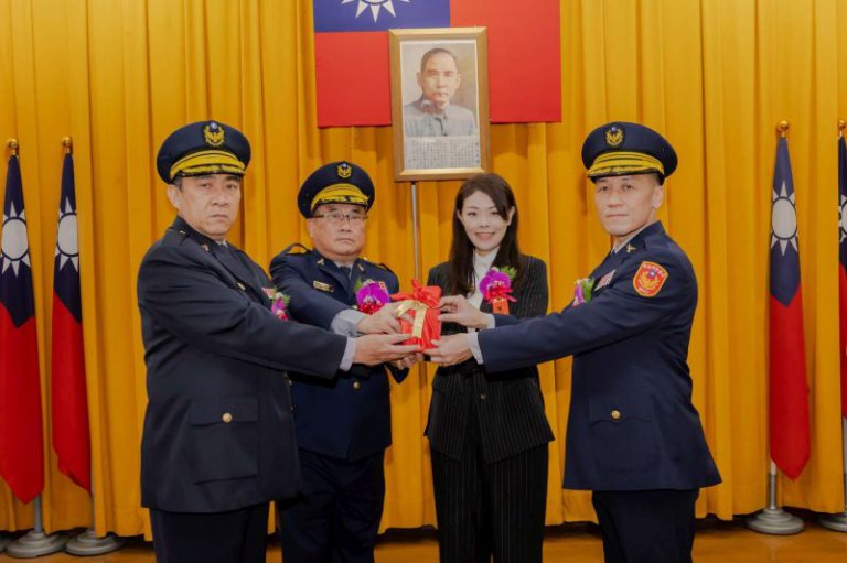 竹市新卸任警察局分局長交接 高虹安市長期勉延續專業、穩健傳承