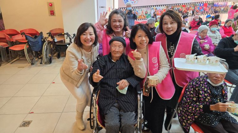 世華歲末送暖傳愛新竹榮家 攜手連結社會資源創造共好 世華歲末送暖傳愛新竹榮家 攜手連結社會資源創造共好