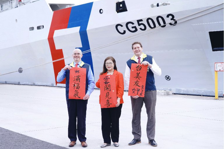 管碧玲邀AIT處長首登雲林艦　以馬年春節文化展現台美「好馬吉」夥伴情誼