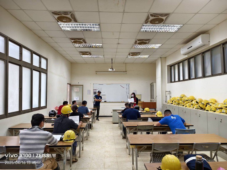 讓你就業有力 115年度挖掘機操作專班 30名免費名額開放報名 讓你就業有力 115年度挖掘機操作專班 30名免費名額開放報名