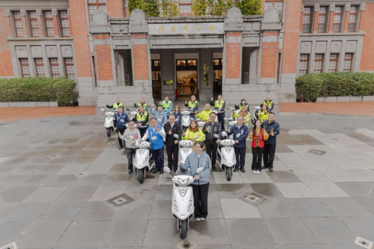 竹市資產活化捐贈15輛巡邏機車 高虹安市長:力挺協勤民力守護治安 竹市資產活化捐贈15輛巡邏機車 高虹安市長:力挺協勤民力守護治安
