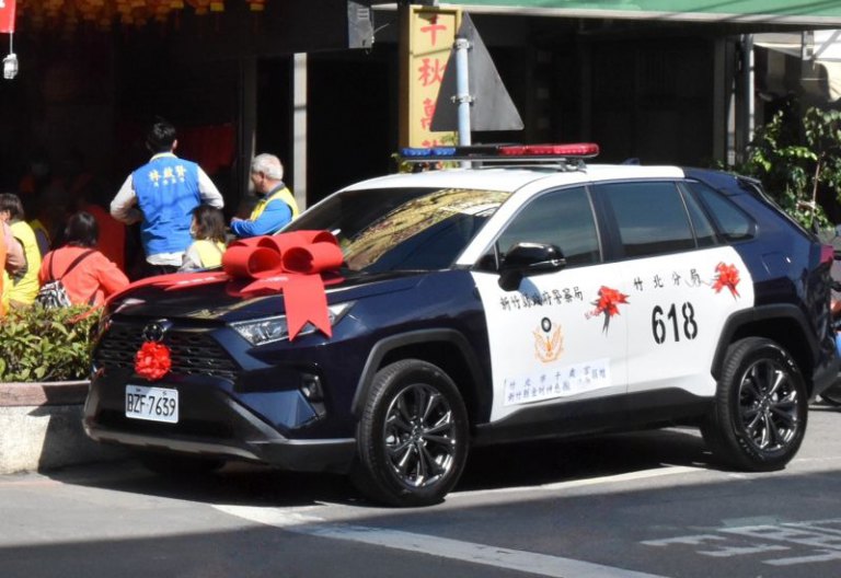 竹北市千歲宮及金財神慈善功德會　共同捐贈警用巡邏車回饋社會