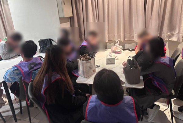 平鎮警方查獲一職業賭場　起出現金近三十萬及賭具