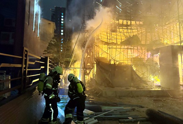 中壢一樣品屋傳火警 　大火很快把樣品屋燒光