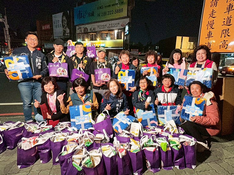 林美燕年前愛心送暖　與接班人葉翰勳偕善團慰問街友60人