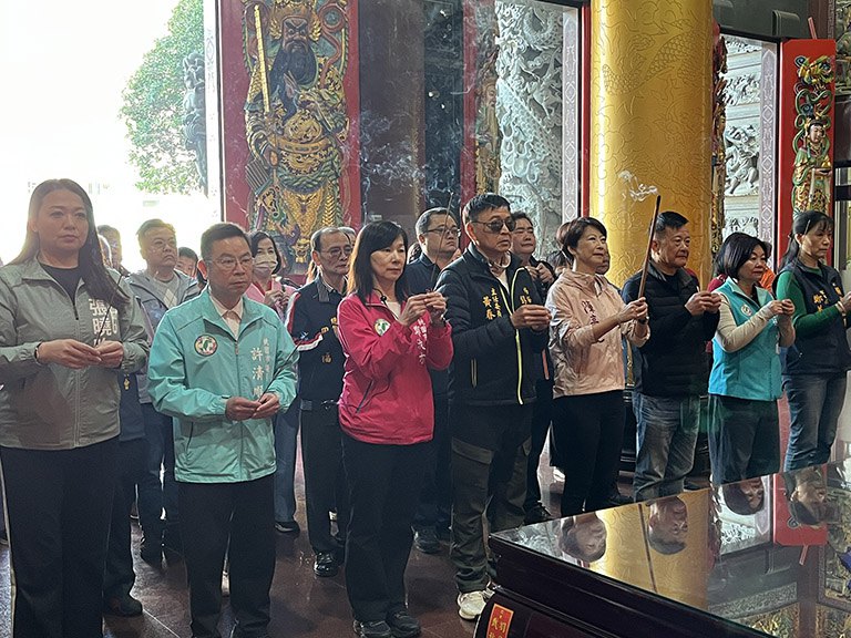 立委陳亭妃北上楊梅錫福宮參香　鄭淑方議員陪同向鄉親拜年