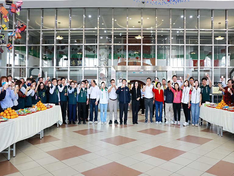 南市議會馬到成功迎新歲　新春團拜互道祝福