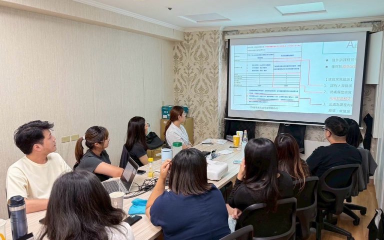 減班休息 免驚 桃竹苗分署「僱用安定」聯手「勞工再充電」雙軌補助最給力 減班休息 免驚 桃竹苗分署「僱用安定」聯手「勞工再充電」雙軌補助最給力