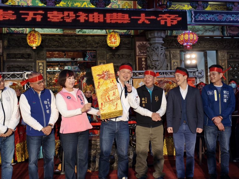 龍潭元宵迎古董接財神　蘇俊賓手繪花燈助攻龍潭燈會