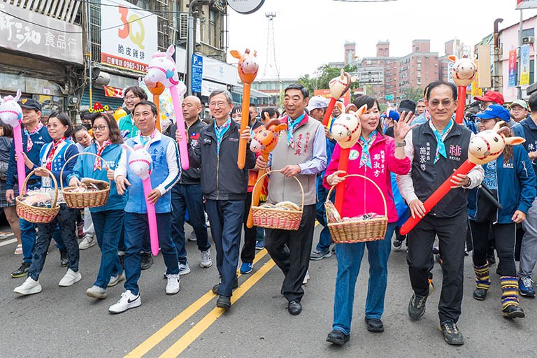 2026靚靚楊梅熱鬧踩街　王副市長邀市民賞燈同樂慶元宵