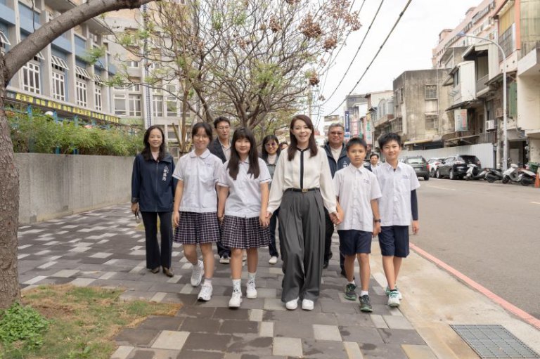 竹市新科國中通學步道完工啟用　高虹安市長：打造校園社區共榮健康廊道