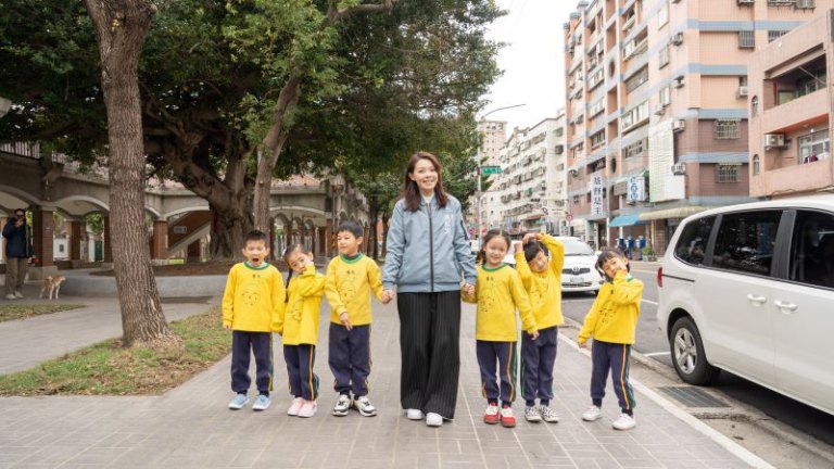 竹市舊社國小通學步道完工啟用 高虹安市長:孩子走得安心、家長更加放心 竹市舊社國小通學步道完工啟用 高虹安市長:孩子走得安心、家長更加放心