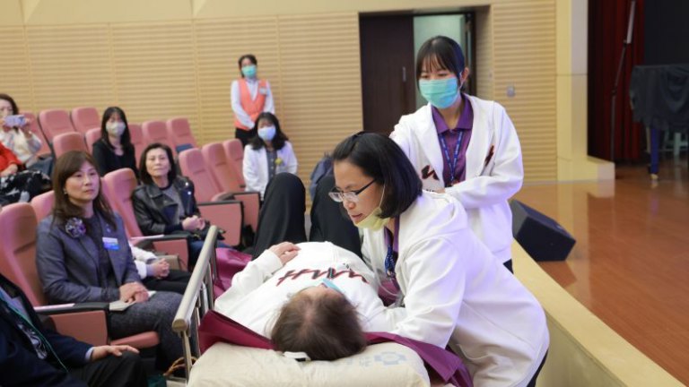 支持安寧療護走入家庭扶輪社捐贈安寧居家設備　助新竹馬偕提升照護量能