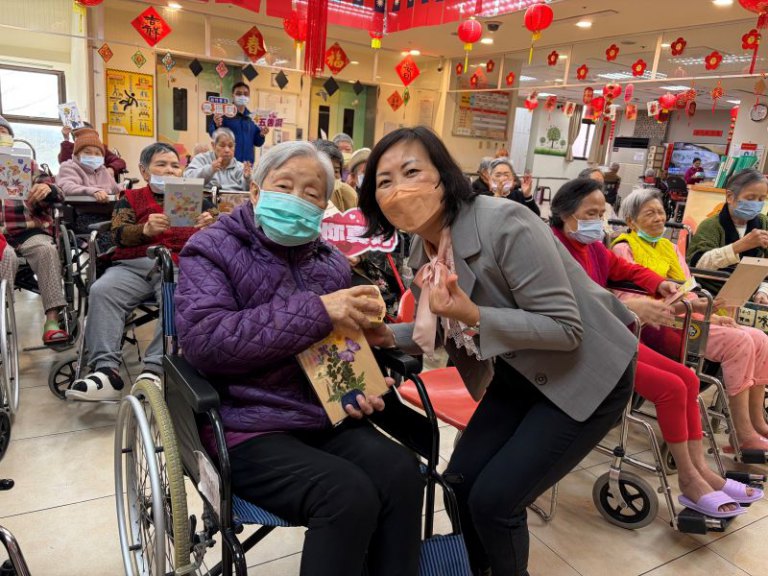 新竹榮家歡慶婦女節　帶長輩植花與創作展現熱情活力