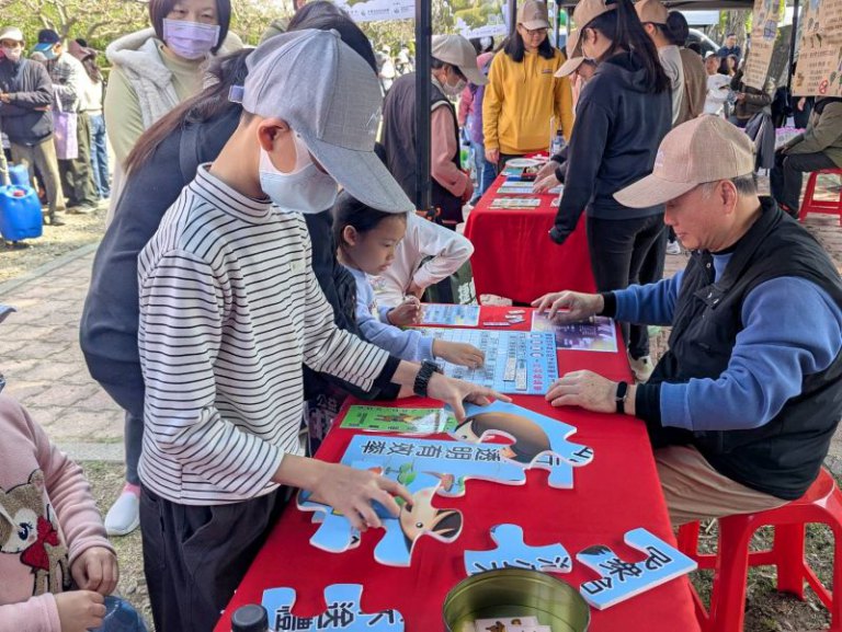 領苗囉！苗栗縣植樹節帶走兩千株綠意　扎根鄉土提升生態韌性！