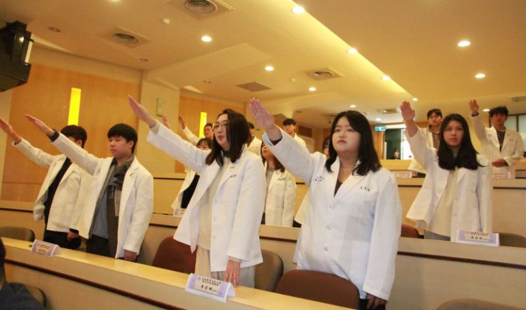 元培視光系授袍　 34位準驗光師前進業界實習