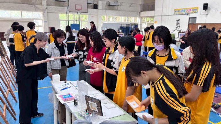 2026新竹縣「行動藝術館」開跑　6校巡迴展覽為美學教育扎根