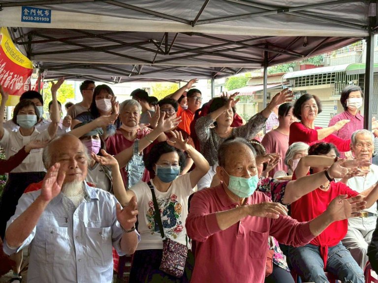 米迦勒長青聚樂部青春不退場　長輩回顧年少時代展現自我