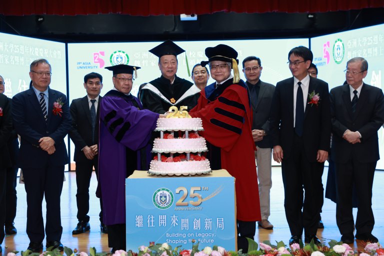 亞洲大學25週年校慶　頒名譽博士予台積電董事長魏哲家
