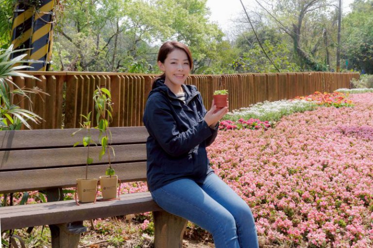 竹市「風城GO GO 健康夠夠」首場啟動　高虹安市長與市民一起集章健走