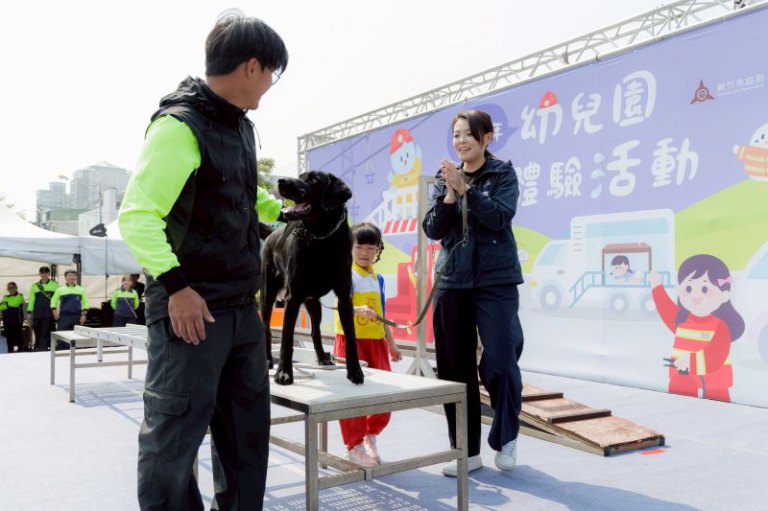 歡慶兒童節！　高虹安市長邀請幼兒體驗學習消防常識
