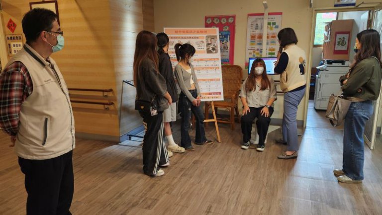 產學接軌深耕長照　元培高齡系參訪新竹榮家 實地體驗輔具復能重要性