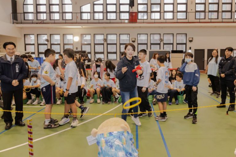 一日小市長提案實現！高虹安市長赴東門國小與學童同樂闖關　留下美好回憶