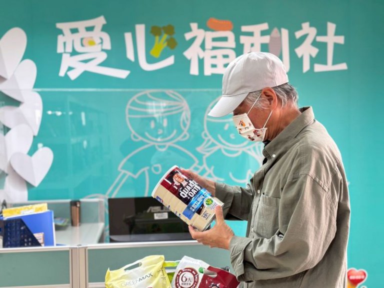 竹市推動「愛心福利社」公私協力送暖　守護弱勢家庭改善生活
